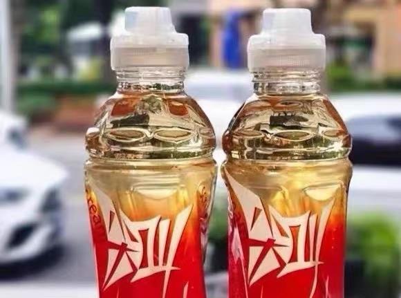 正好配资 5元红色尖叫被炒到8900元一箱? 农夫山泉: 已停产, 谨慎购买二手商品